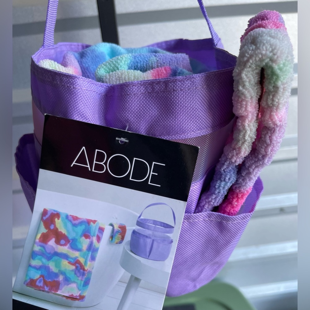 NWT - Super Cute Abode Bath Tote Set